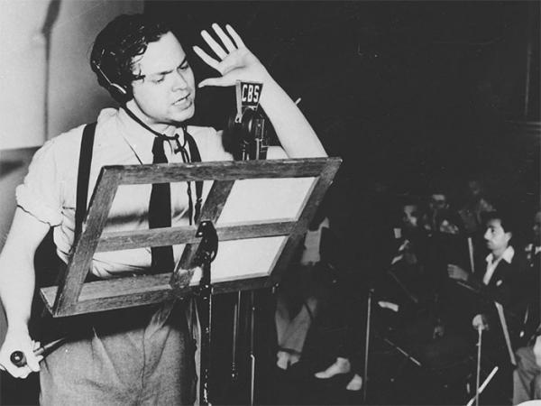 آیا نمایش رادیویی 1938 اورسون ولز در مورد هجوم فرازمینی ها آیا نمایش رادیویی 1938 اورسون ولز در مورد هجوم فرازمینی ها به زمین را مردم باور کردند و باعث یک آشوب و نگرانی عمده در آمریکا شد؟