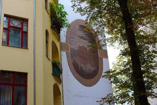 نقاشی های دیواری فراموش شده برلین احیا می شوند
